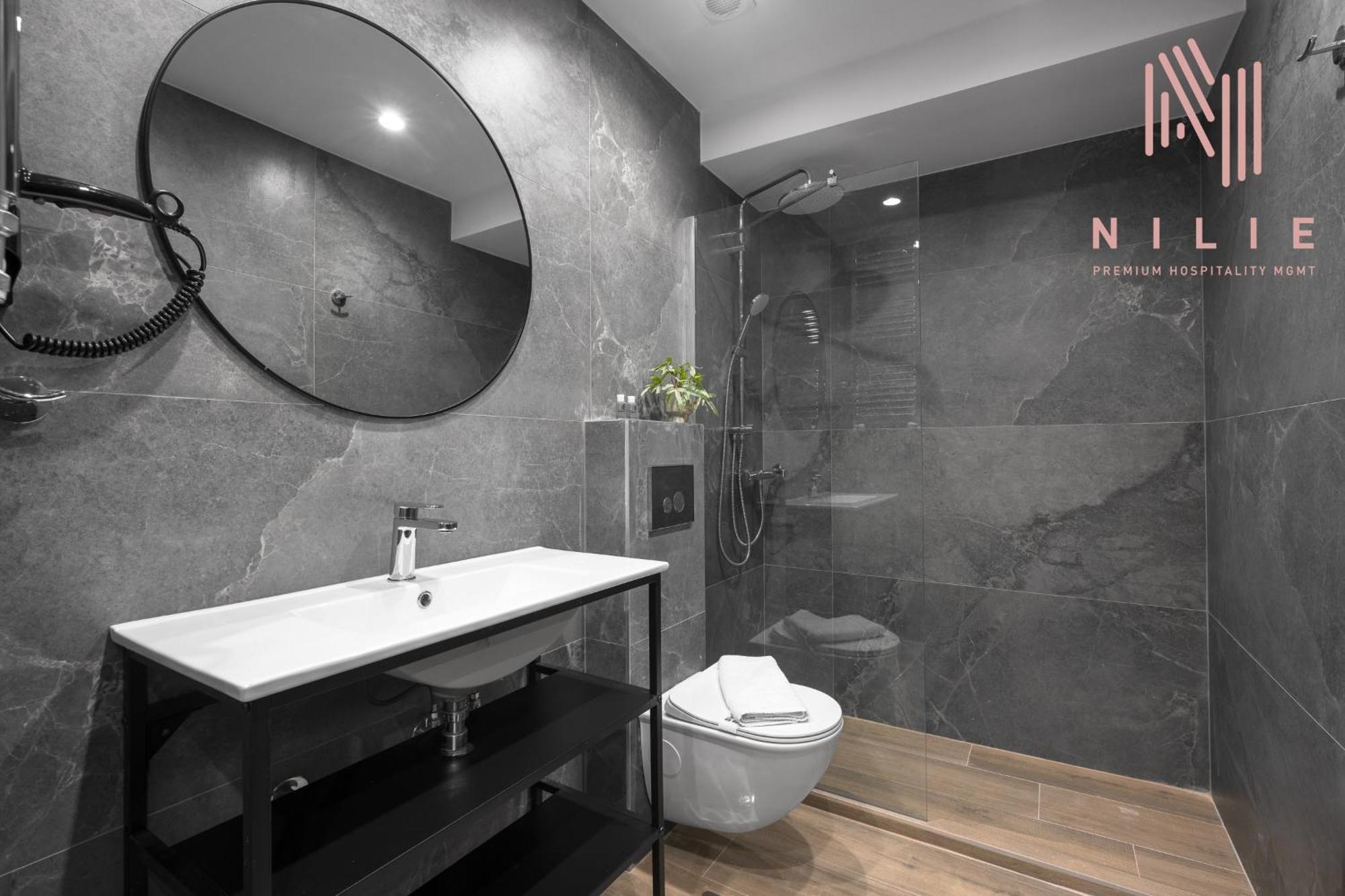 8, Nilie Hospitality Mgmt Apartment